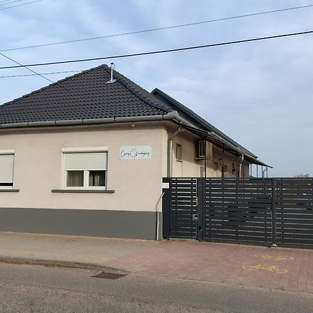 Csengő Vendégház Kiskorös Exterior foto