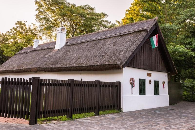 Csengő Vendégház Kiskorös Exterior foto