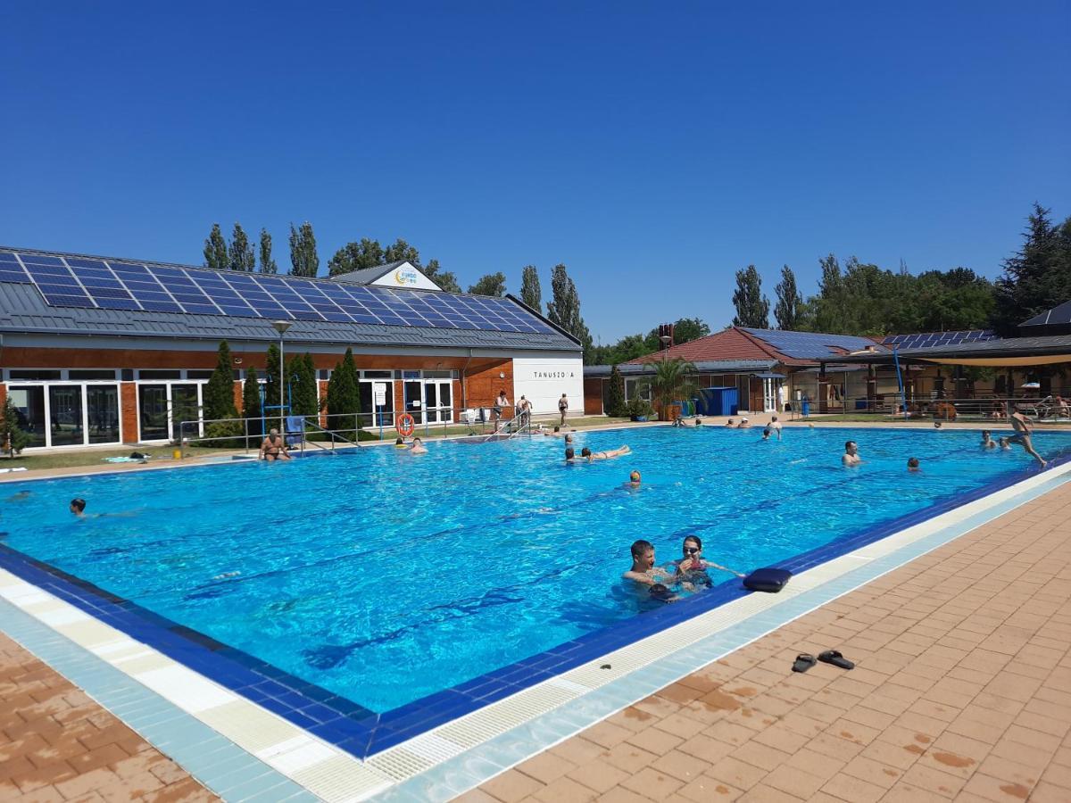 Csengő Vendégház Kiskorös Exterior foto