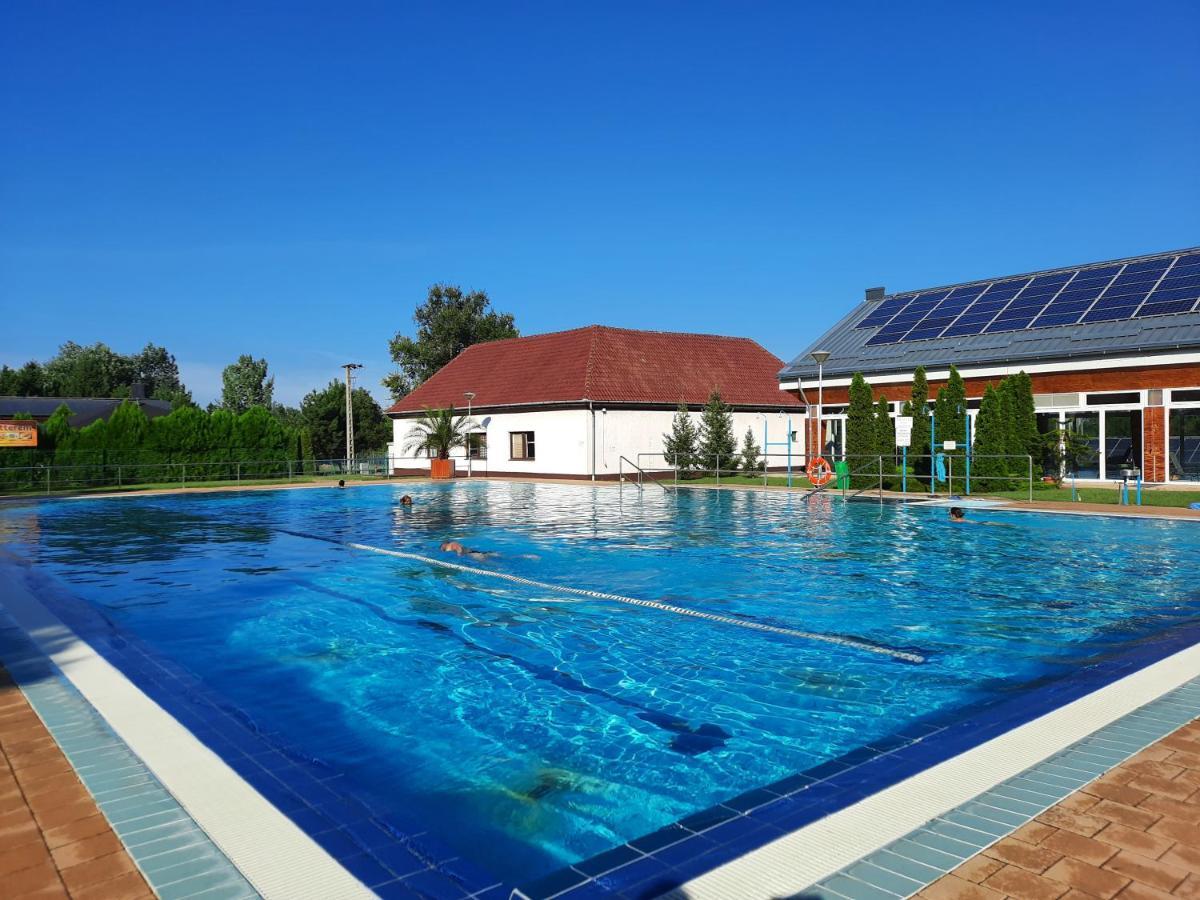 Csengő Vendégház Kiskorös Exterior foto