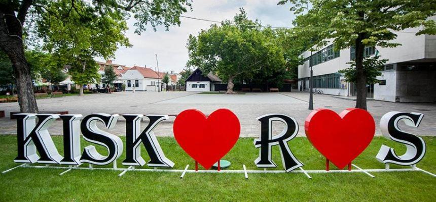 Csengő Vendégház Kiskorös Exterior foto