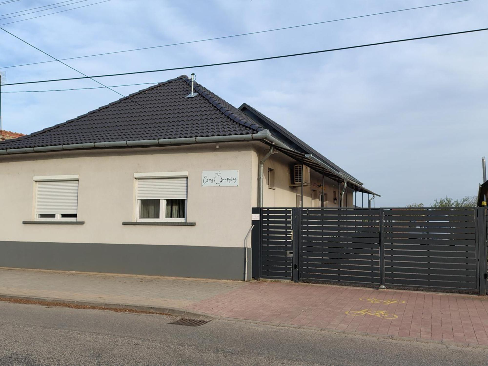 Csengő Vendégház Kiskorös Exterior foto